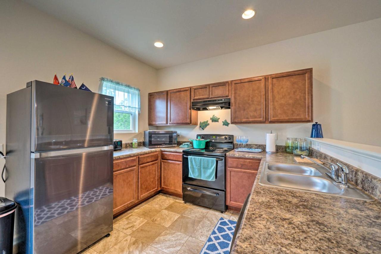 Modern Coastal Condo With Patio 1 Mi To Beaches! Carolina Beach Exterior foto