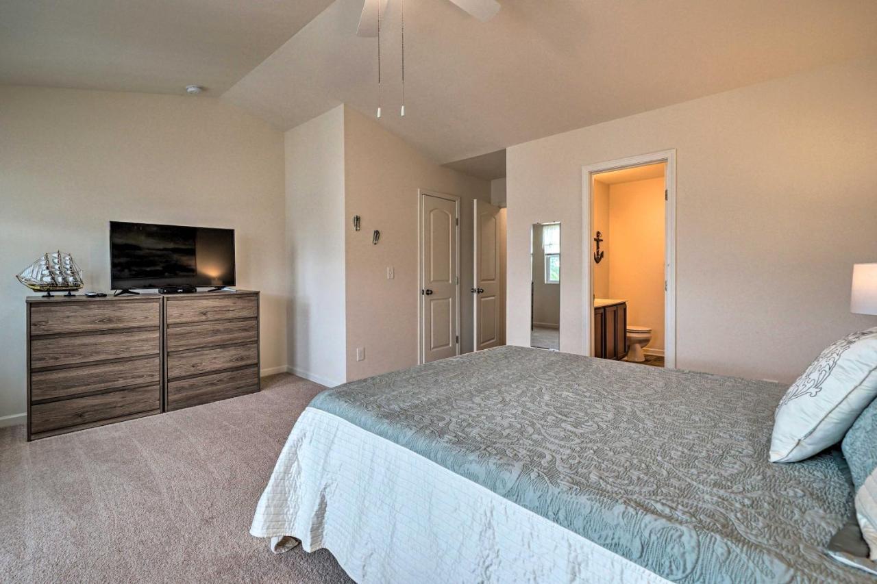 Modern Coastal Condo With Patio 1 Mi To Beaches! Carolina Beach Exterior foto
